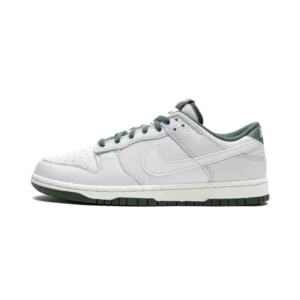 Nike SB Dunk Low Retro SE Photon Dust Vintage Green - Sneaker basket homme femme - 1